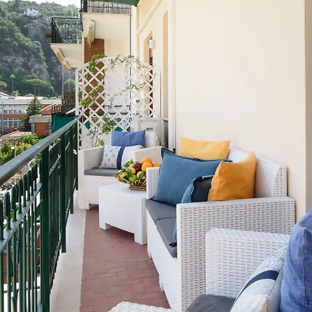 Les Des Le Monde Gasthuis 4*